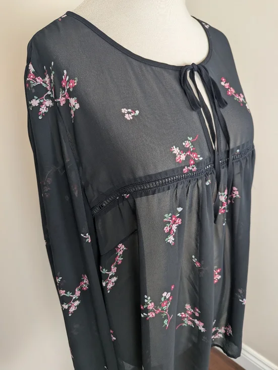 Michel Studio Black Sheer Floral Tie-Neck Blouse With Bell Sleeves Women's L/XL - Picture 2 of 6